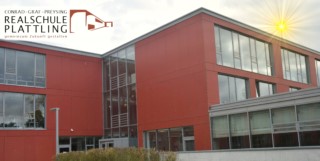 Realschule Plattling Gebäude mit Logo